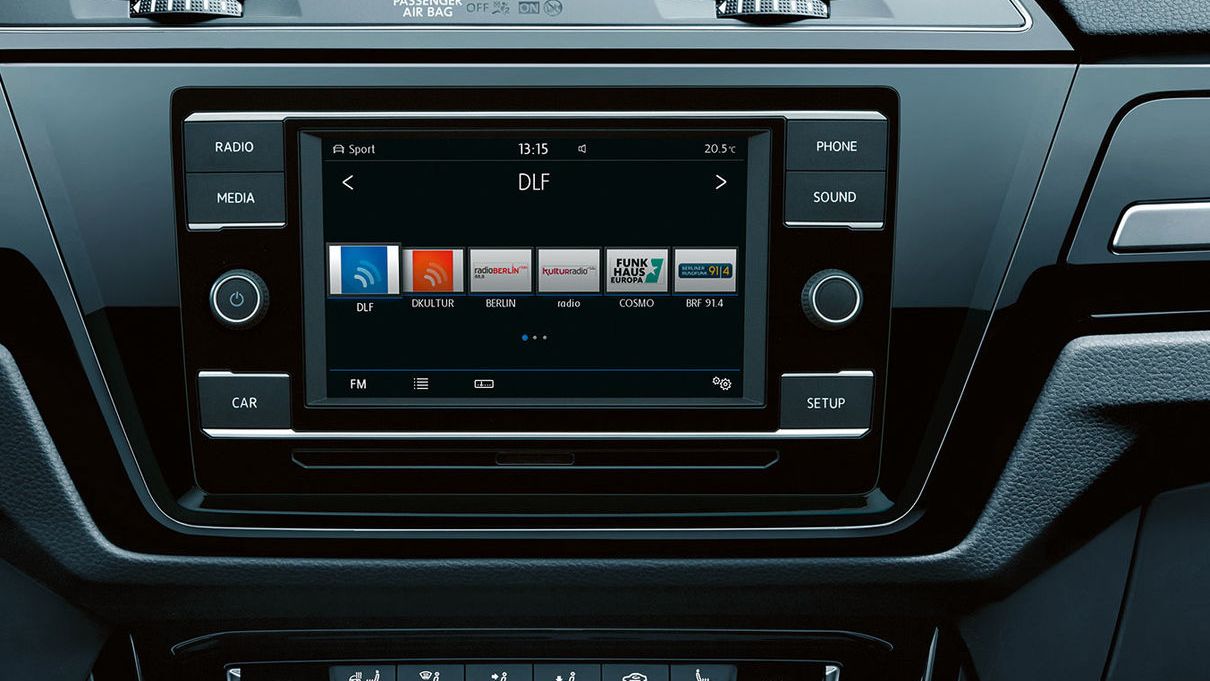 Volkswagen Touran: Rádia a navigační systémy