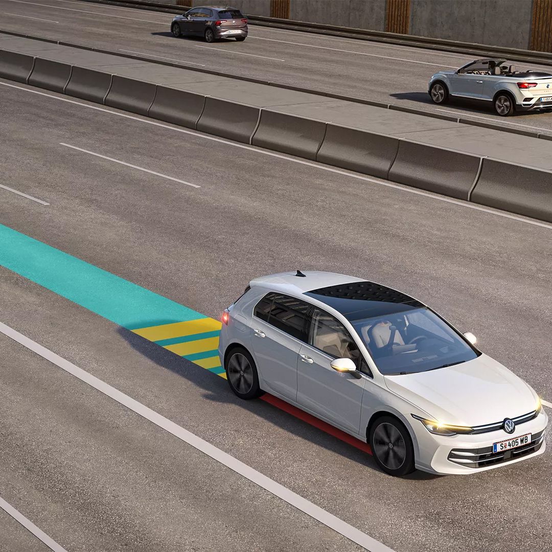 Illustration zeigt schematisch anhand eines VW Golf die Funktionsweise des Emergency Assist.
