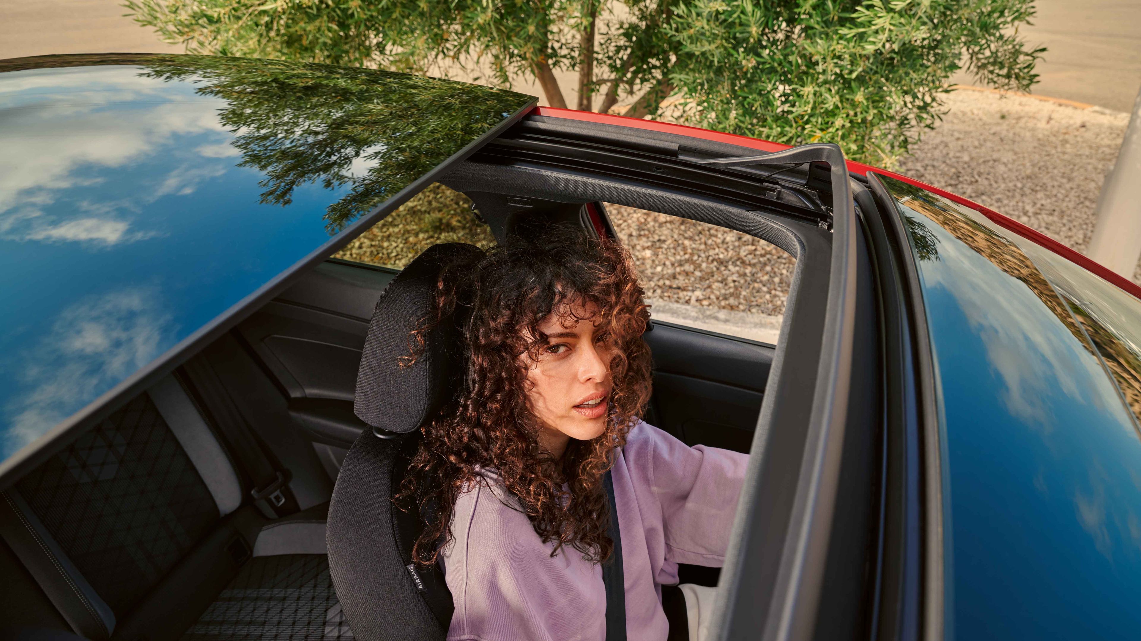 Volkswagen Taigo: Panoramatické výklopné/posuvné střešní okno