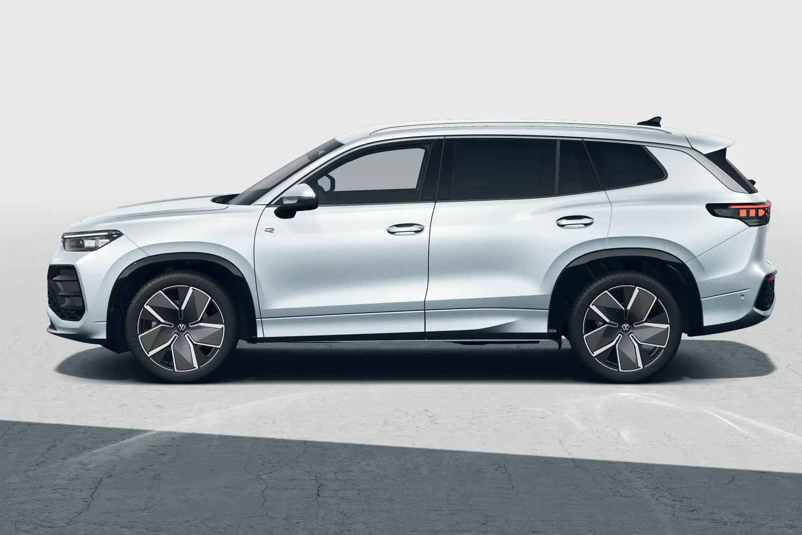 Tayron R-Line People