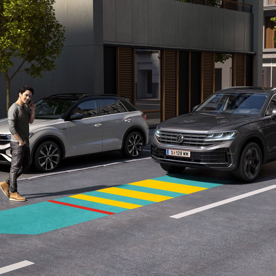 Volkswagen Touareg: Front Assist