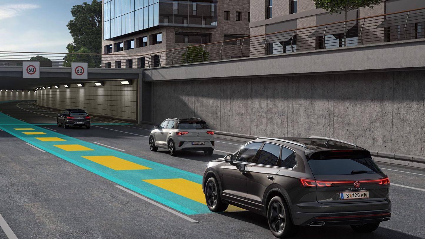 Volkswagen Touareg: Travel Assist