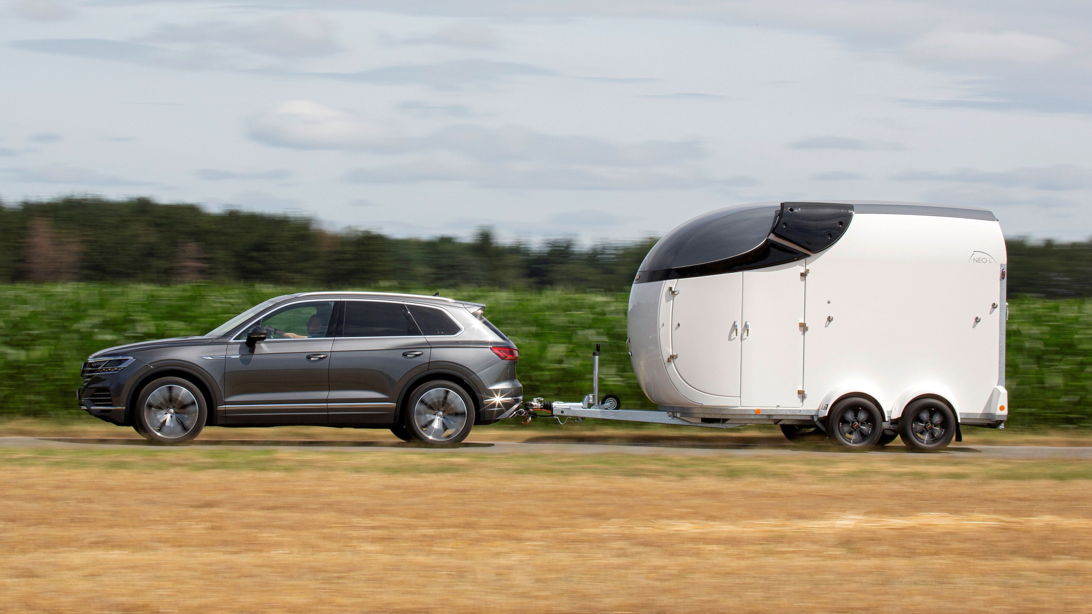 VW Touareg s karavanem