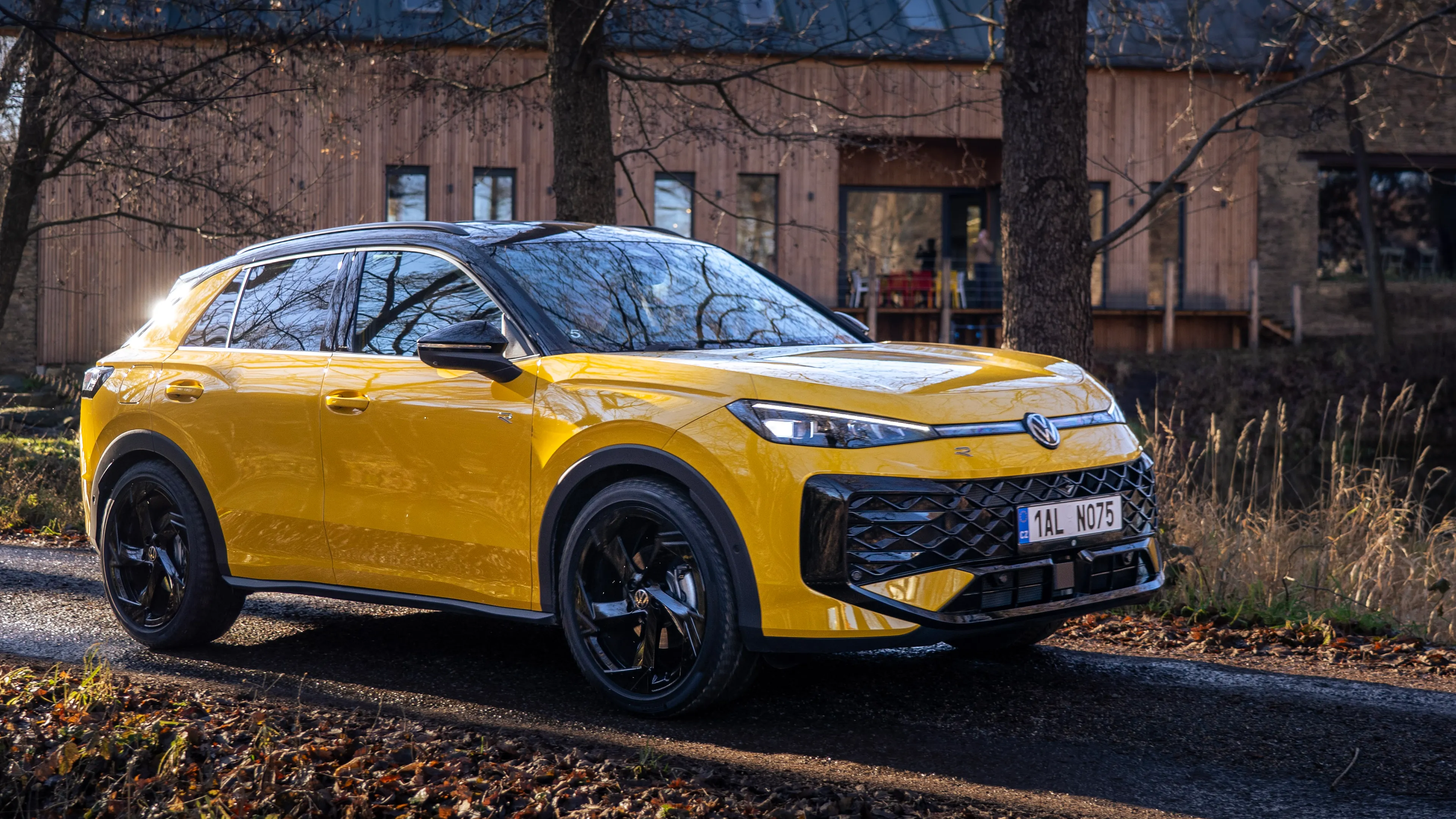 Volkswagen T-Roc ve žluté barvě