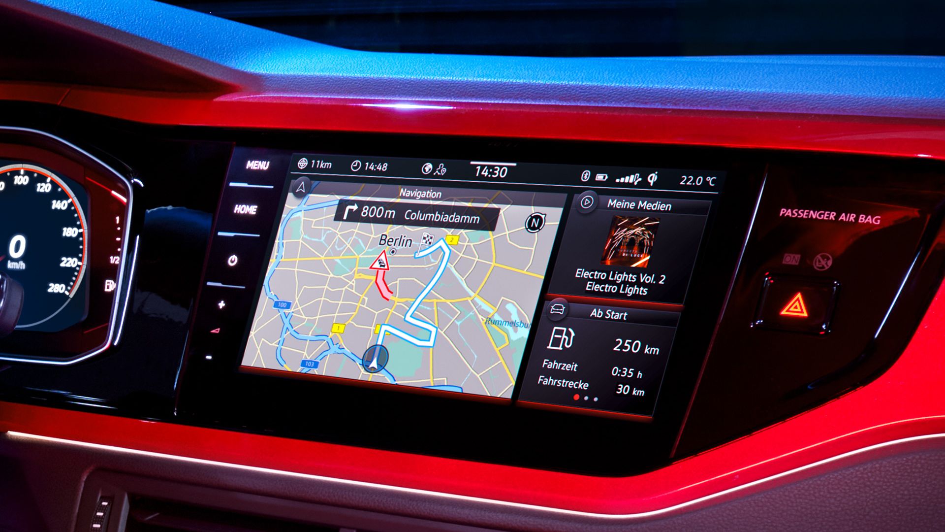 Služba We Connect Plus: Zobrazení navigačních dat v reálném čase na displeji infotainmentu vozu Polo GTI.