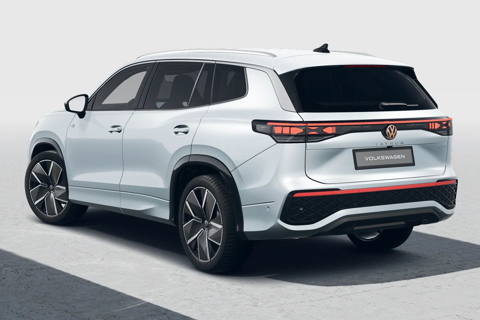 Tayron R-Line People