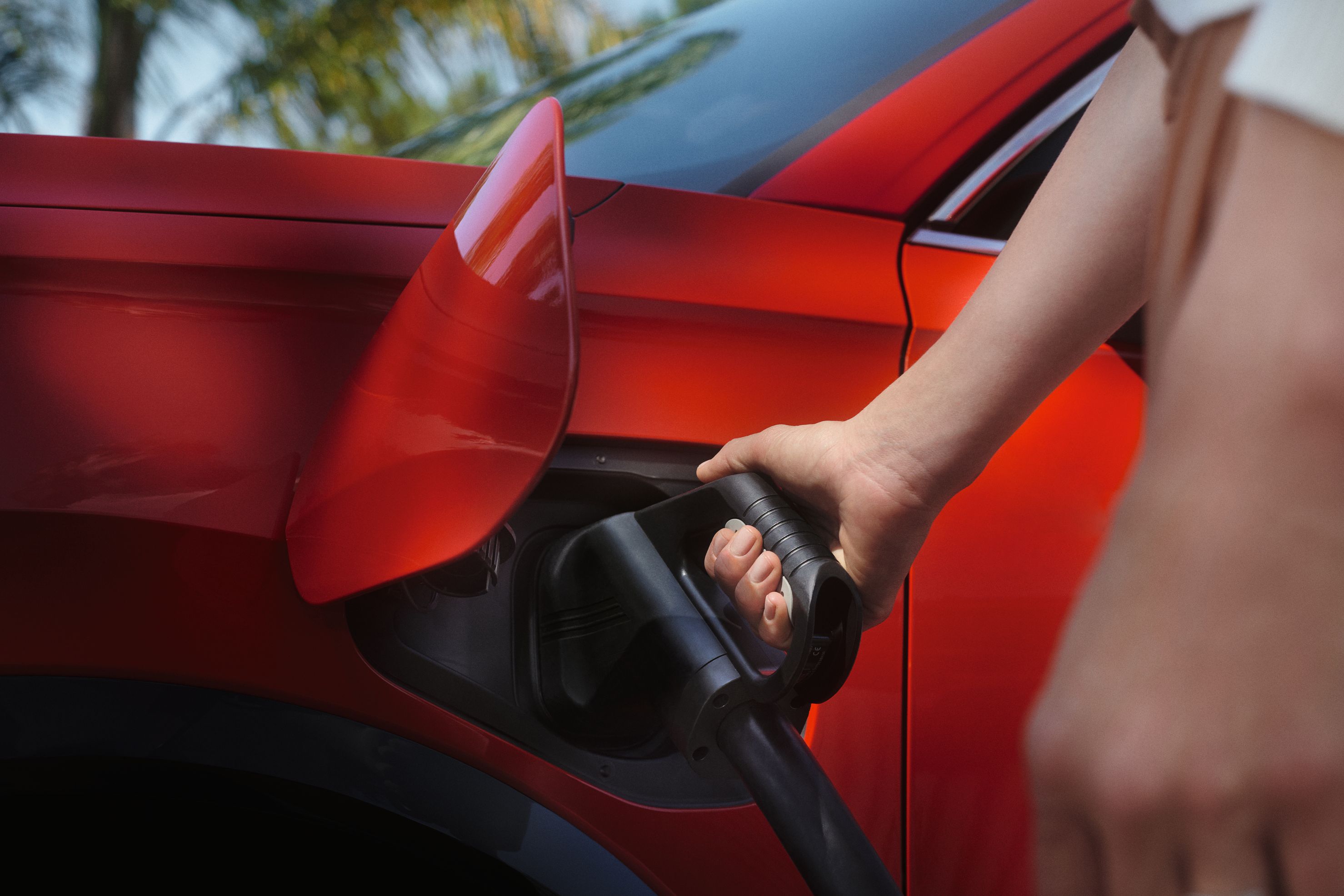 Připojení nabíjecího konektoru